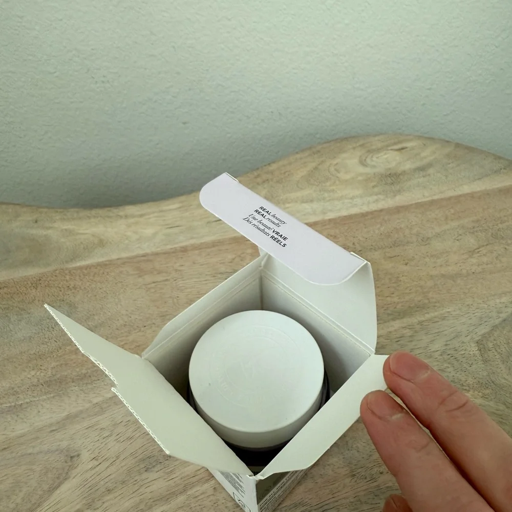 IT Cosmetics Confidence in a Cream with Silver Accents - Picture 11 of 11
